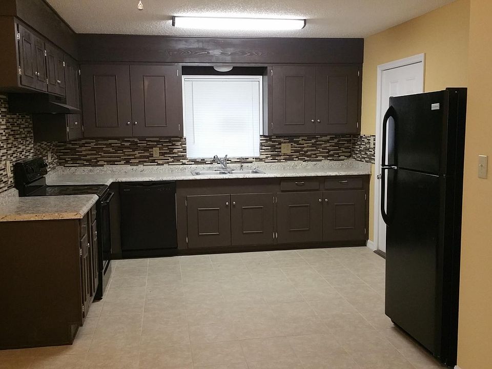 2nd image of 900 SE 26th St