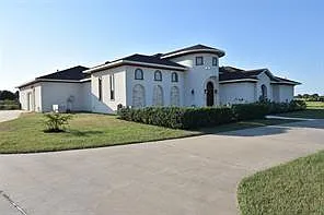 4 bed, 4.5 bath, 3795 sqft, $5,500 — Photo 2