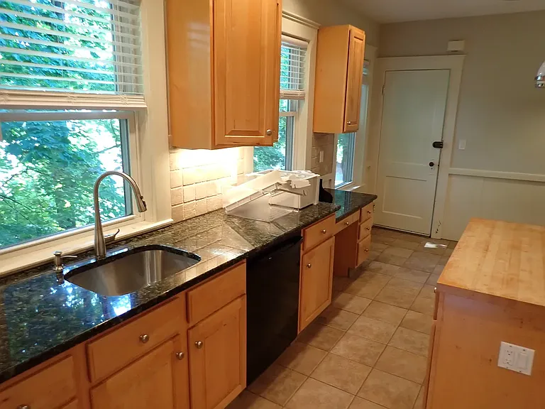 172 Weston St #2 — Photo 10