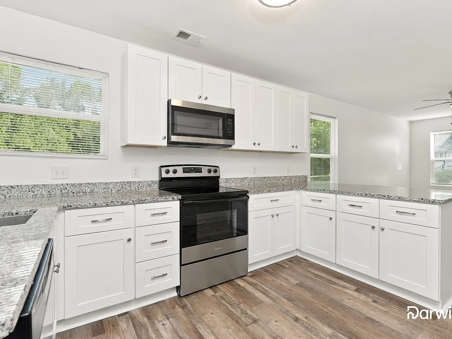 3 bed, 2.0 bath, 1080 sqft, $1,595 — Photo 3