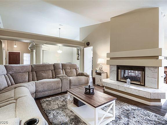 4th image of 276 Plaza Carmelina Ct