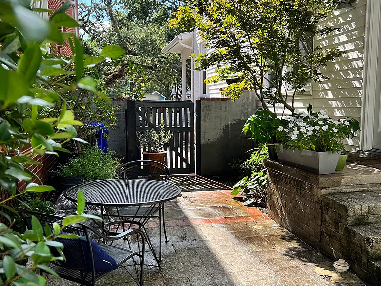 54 Parkwood Ave #1/2 — Photo 8