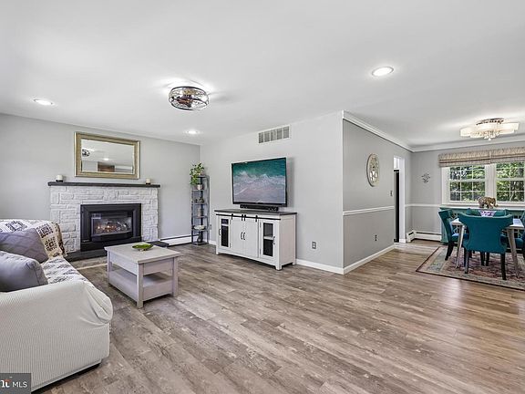 2nd image of 2806 Pinewick Rd