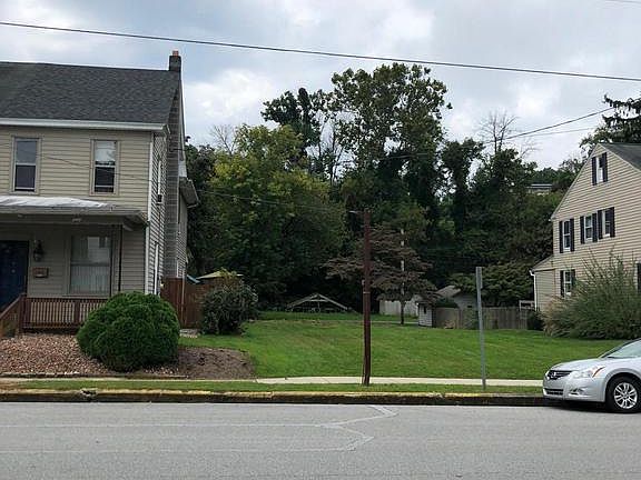 3rd image of 204 N 2nd St