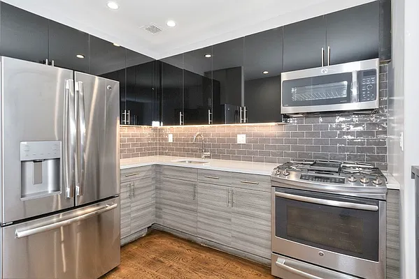 Rented by Bedford Brownstone Realty | media 17