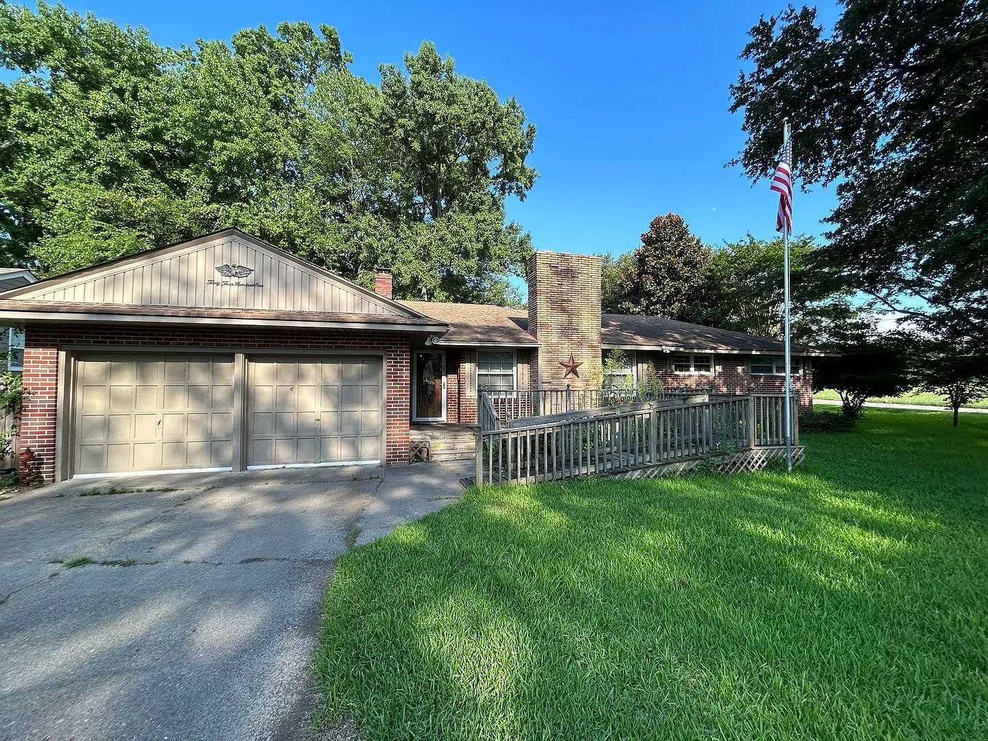 Spacious Brick Ranch Single Family Home! — Photo 1