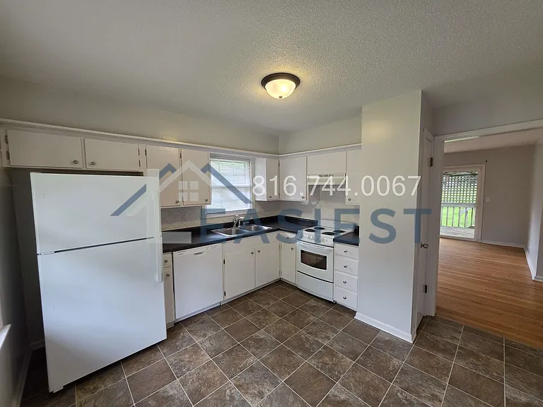 1005 NW Range St — Photo 5