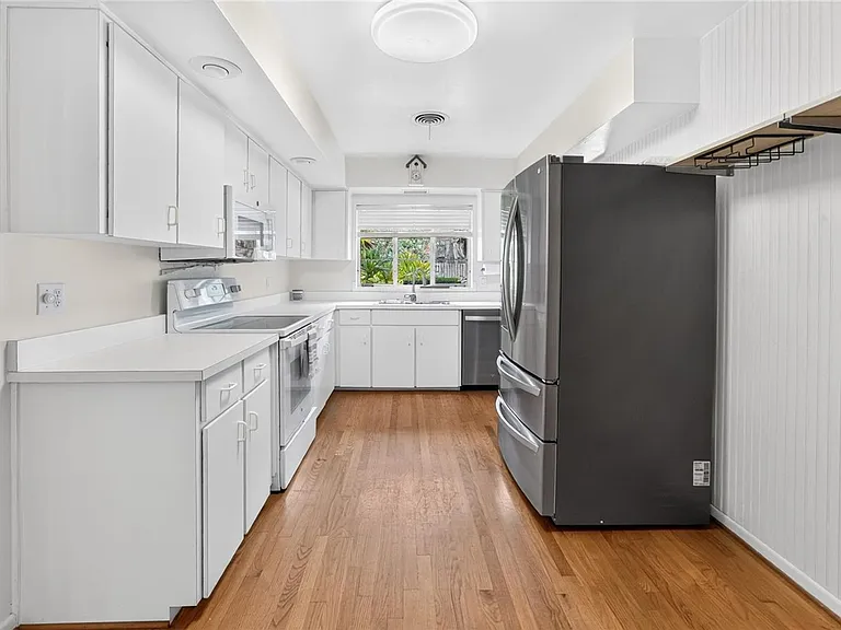 2406 Shoreham Rd — Photo 8