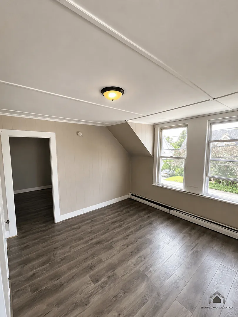 53 Clinton Ave — Photo 3