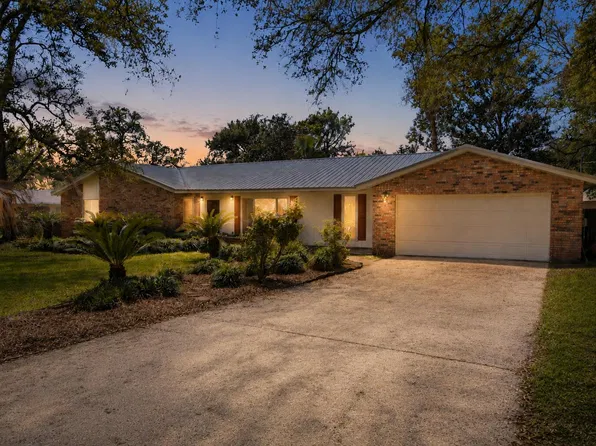 157 Country Club Rd, Shalimar, FL 32579