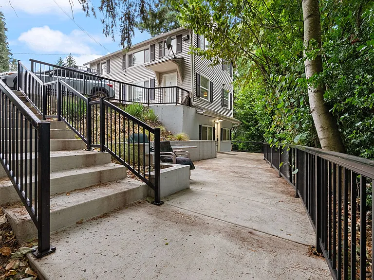 3812 R St — Photo 2