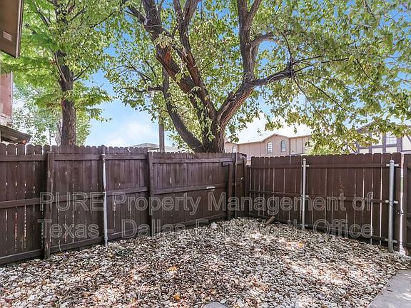 2nd image of 940 Southmoor Dr