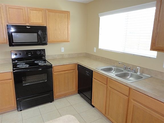 4th image of 220 Palomino Dr