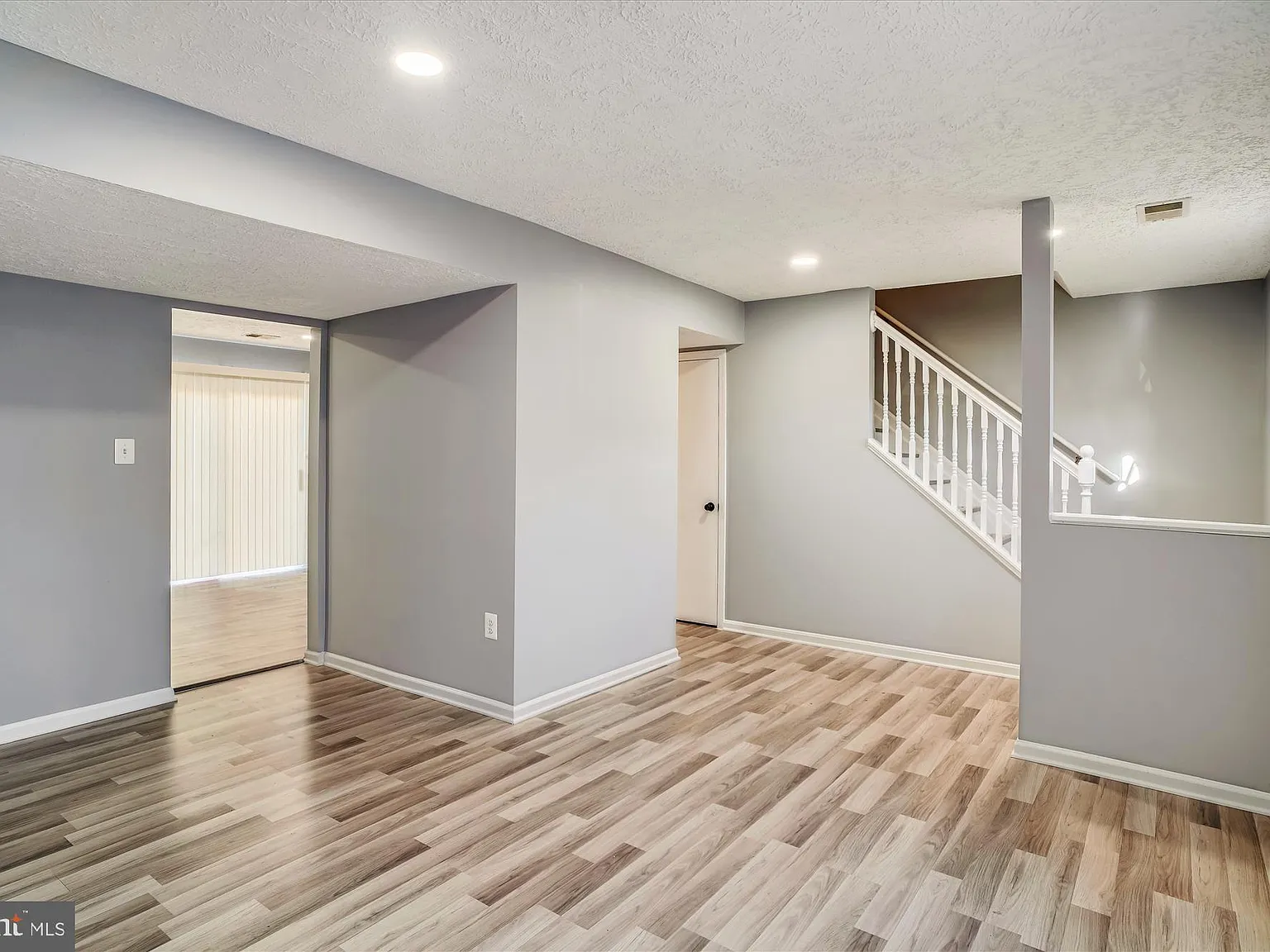 3 bed, 2.5 bath, 1232 sqft, $2,450 — Photo 3