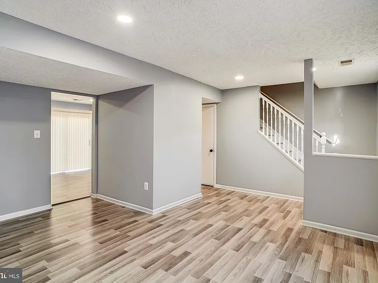 8603 Woodhue Ct — Photo 3