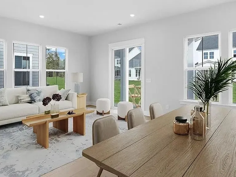 135 Bloomsbury St — Photo 2
