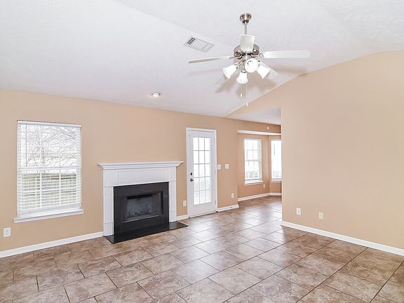 3rd image of 310 Sarna Dr
