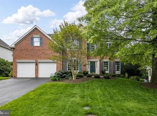 12805 Shadow Oak Ln, Fairfax, VA 22033