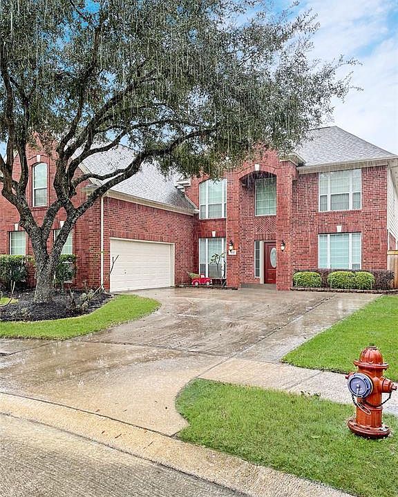 1st image of 302 Breezway Bend Ln