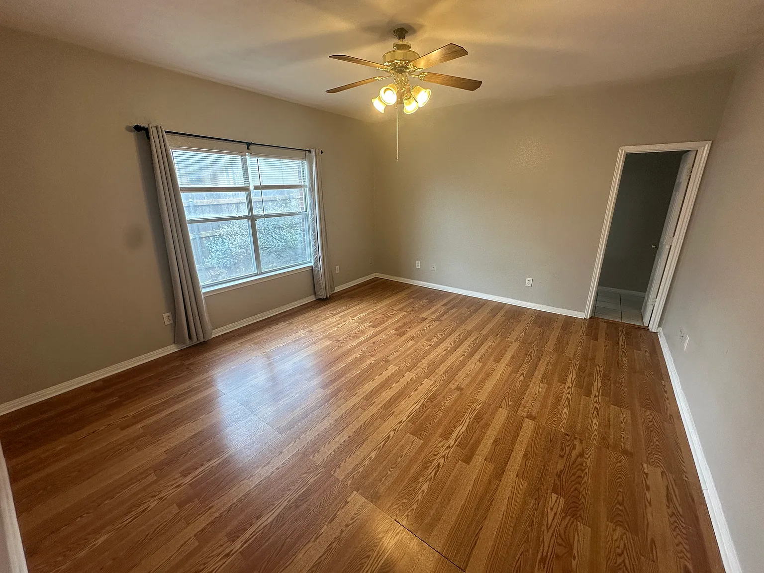 2215 Sedgewick Ln — Photo 4