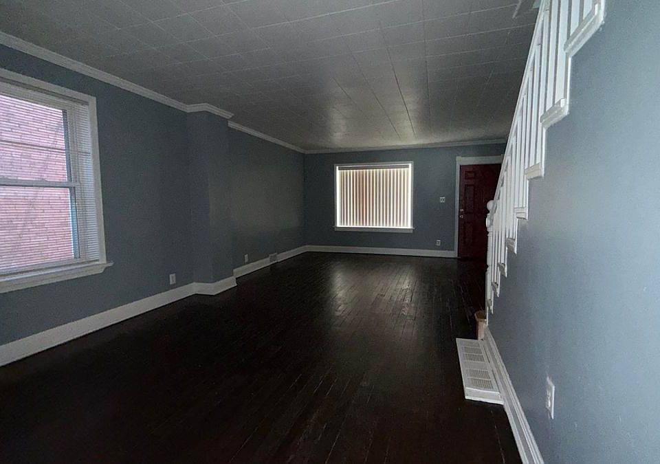 2nd image of 339 Charles St