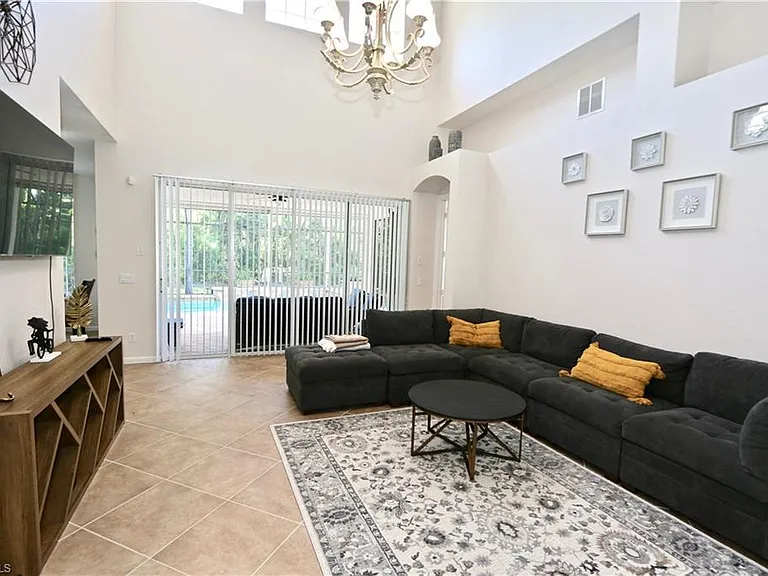 15578 Vallecas Ln — Photo 9