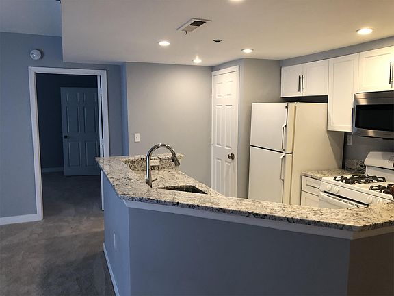3rd image of 1045 N Utah St APT 110