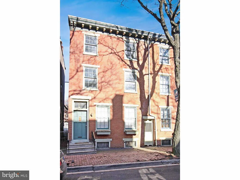 242 Jackson St photo 1