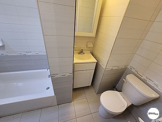 4th image of 2700 Bronx Park E #M52