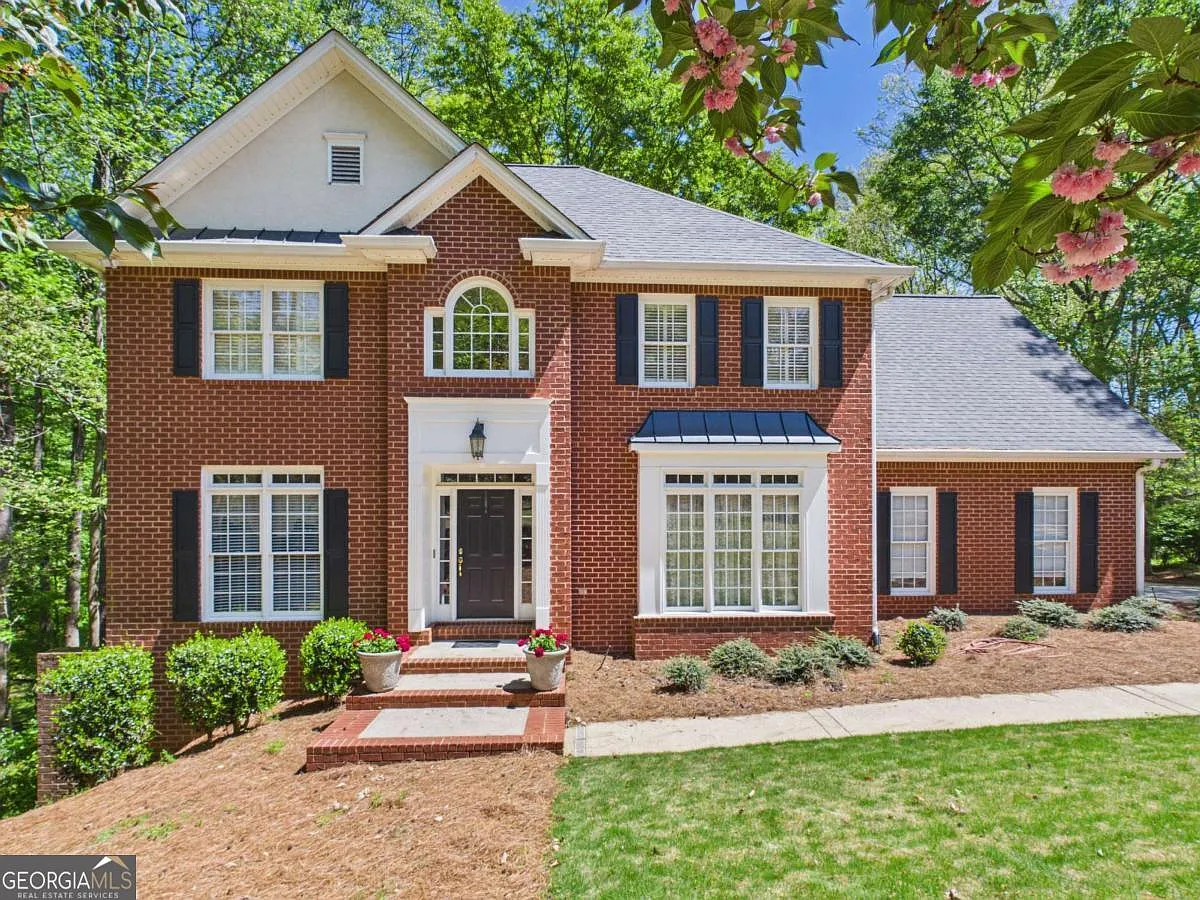 1120 Laurel Pointe photo 1