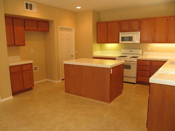 3rd image of 27739 Hollyoak Way