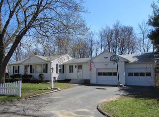 11 Daniel Rd, Shrewsbury, MA 01545