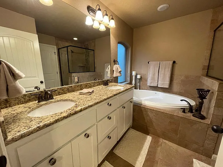 1407 Lauren Ln — Photo 8