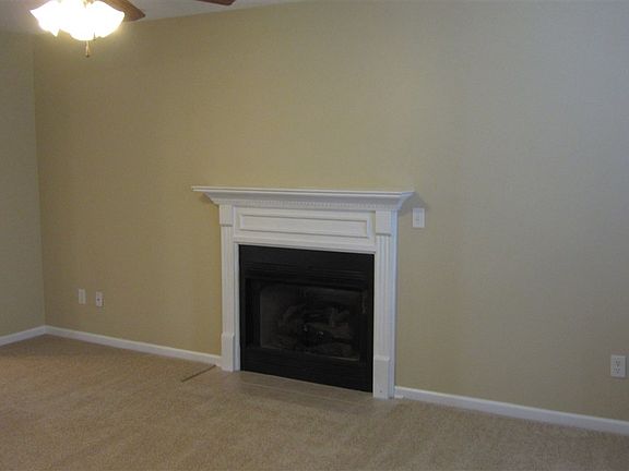2nd image of 121 Croaker Ln
