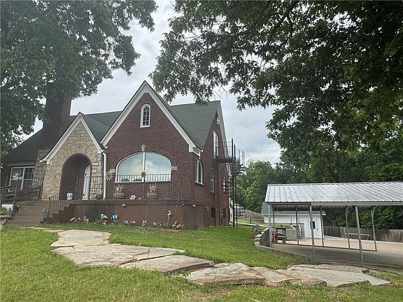 3rd image of 523 W Stephenson Ave