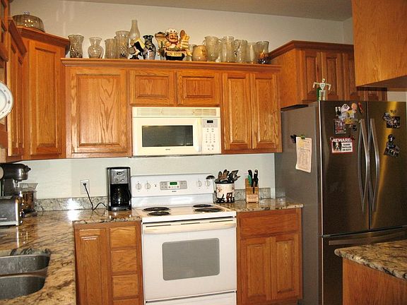 3rd image of 801 E 9th St