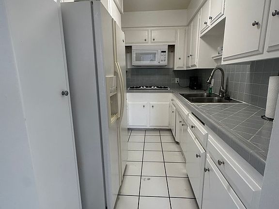 5th image of 240 S Doheny Dr #2f6f3ed90
