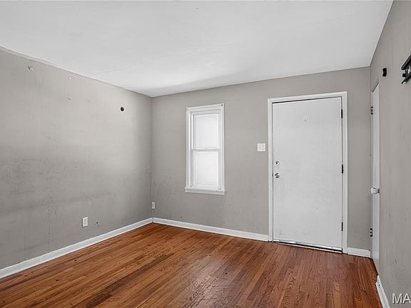 5th image of 102 Florwood Ct