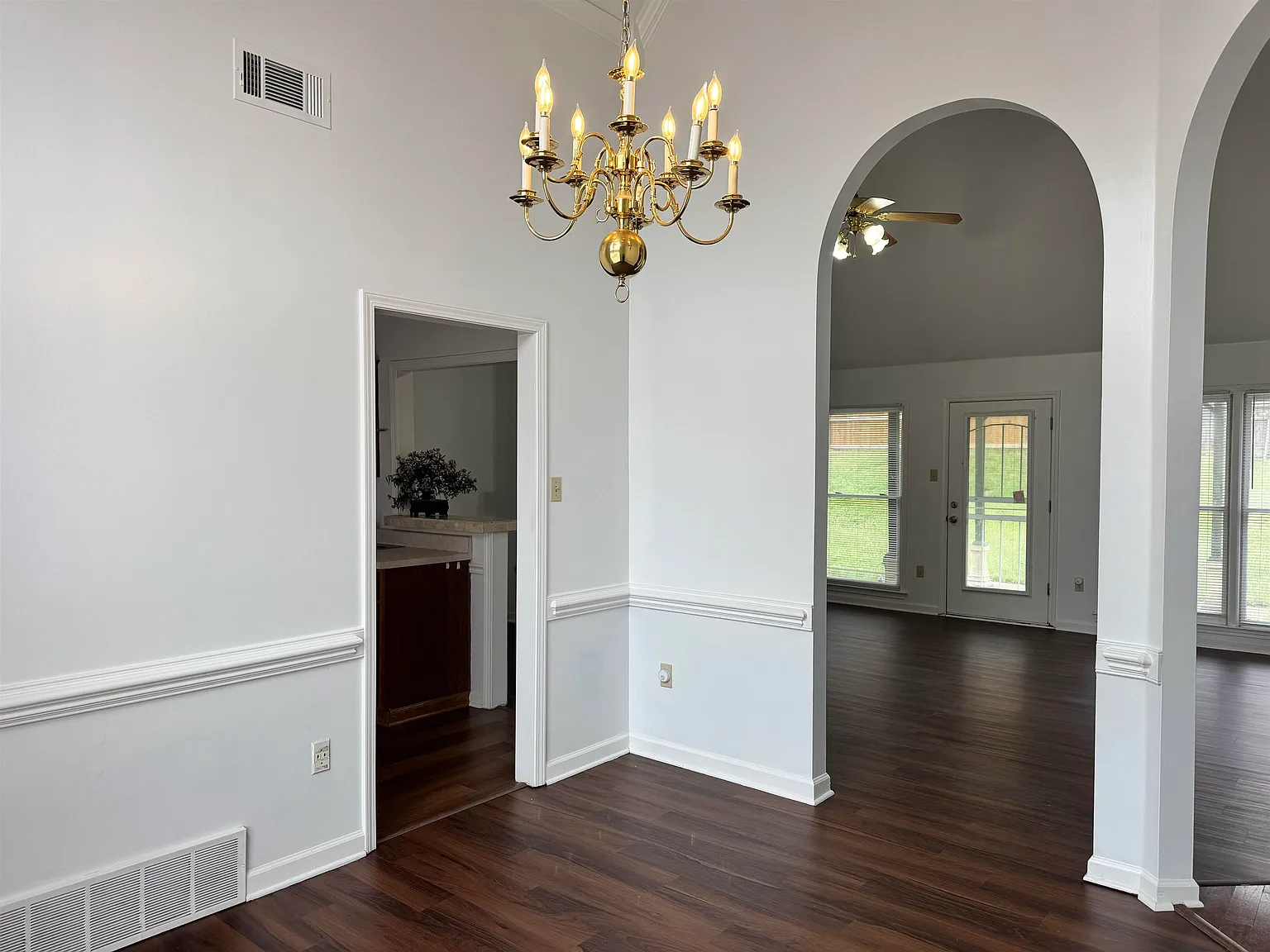 3 bed, 2.0 bath, 1706 sqft, $1,800 — Photo 3