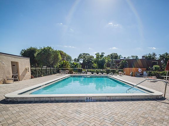 Pool (very close to the villa)