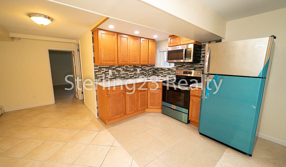 1st image of 20-24 23rd St #1R