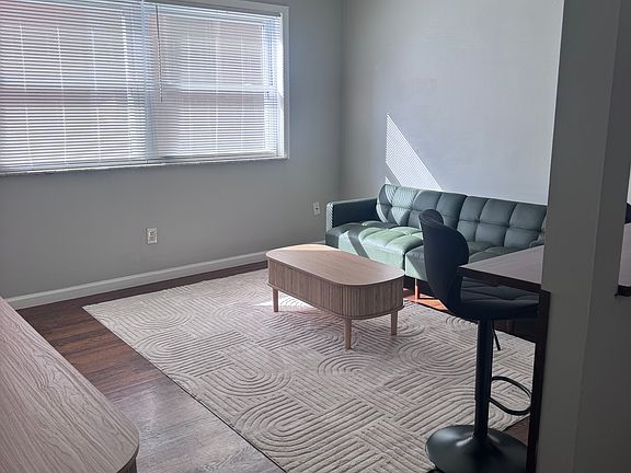 4th image of 2116 Kemper Ln #6