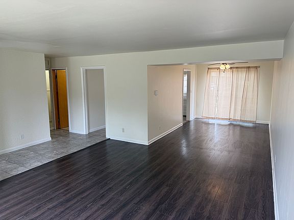 2nd image of 4300 Eastridge Dr Unit 1