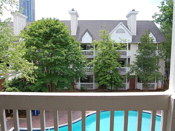 3rd image of 525 N Graham St Unit 3F