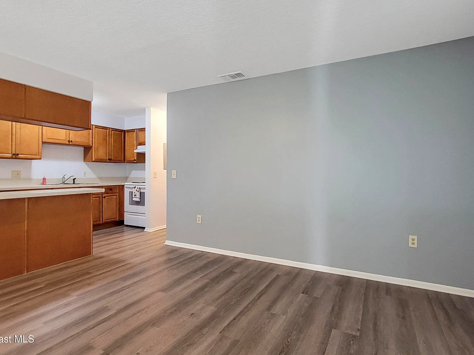1 bed, 1.0 bath, 650 sqft, $1,295 — Photo 2