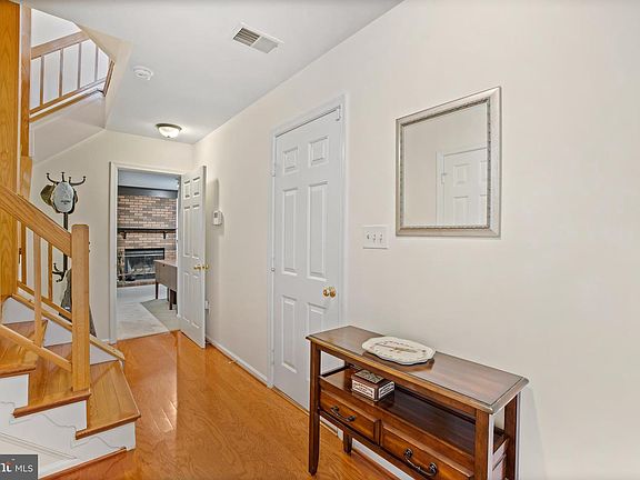 4th image of 9674 Horsham Dr