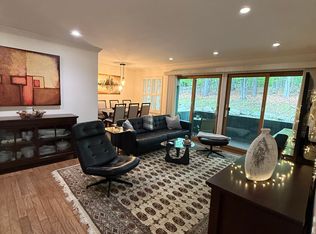 155 Indian Hollow Ct, Mahwah, NJ 07430