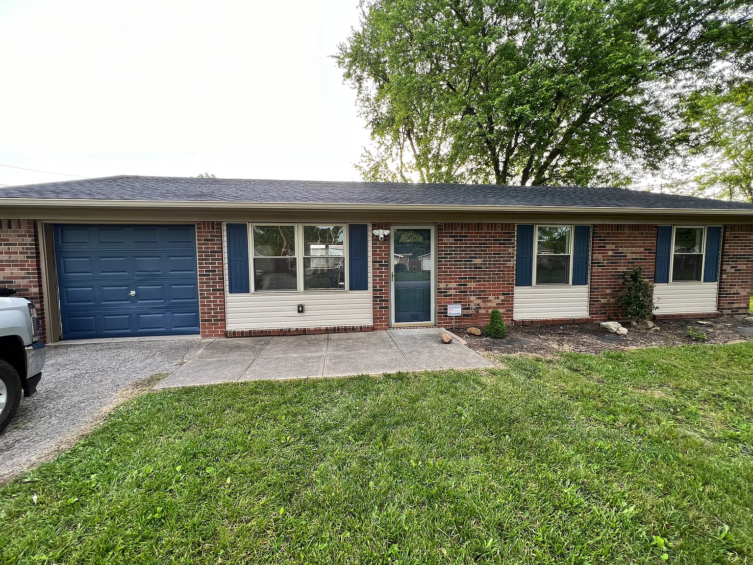 202 Glendale Dr — Photo 1