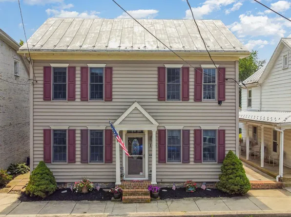 104 3rd St, Boiling Springs, PA 17007