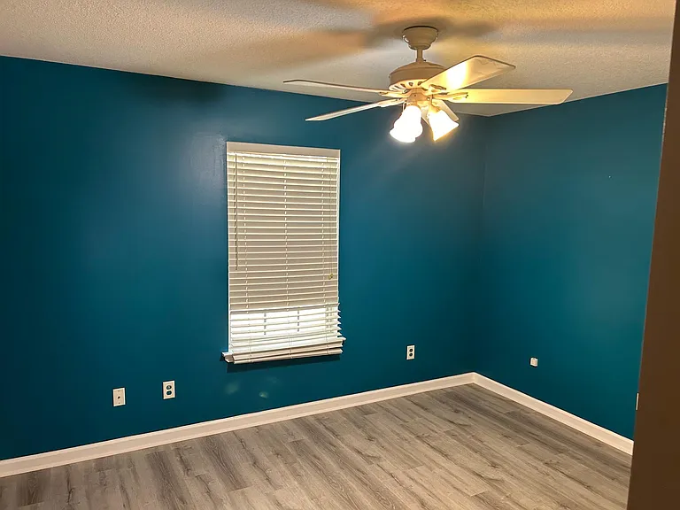 504 Whits End — Photo 10